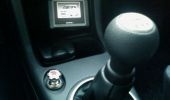 Super ringe Kvalli - Men tjek - ber geiler Cockpit, den store stok til hjre, lille aftermarket cigar dut til venstre, og vejviseren med swift som intro foroven... :-)